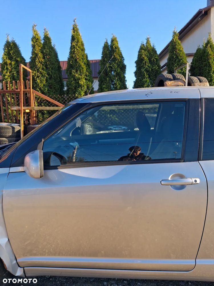 Suzuki Swift 3d 05 drzwi lewe ZCC