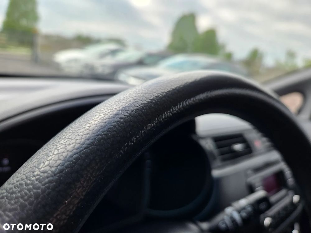 Kia Rio 1.4 Dream Team Edition - 30
