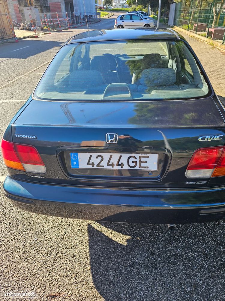 Honda Civic 1.5i LS - 3