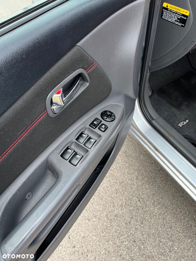 Kia Rio 1.4 City - 8