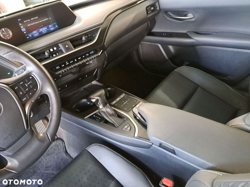 Lexus UX - 28