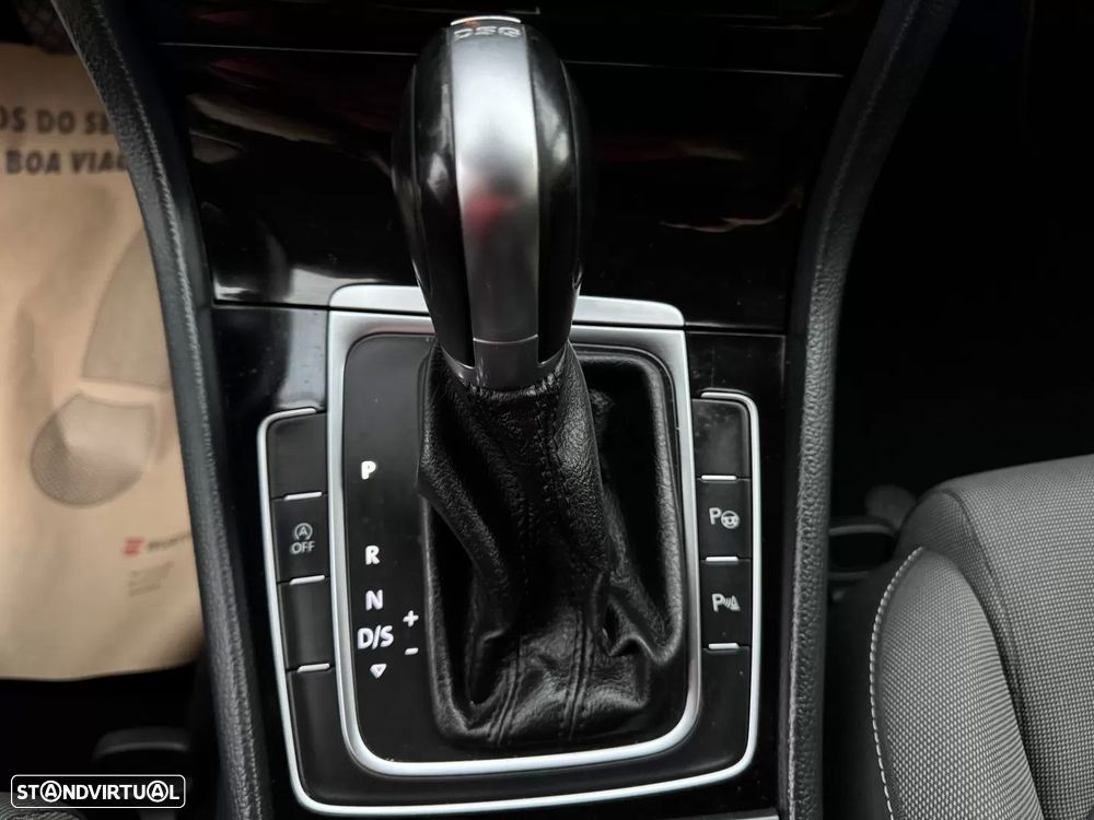 VW Golf Variant 1.6 TDi Highline DSG - 37