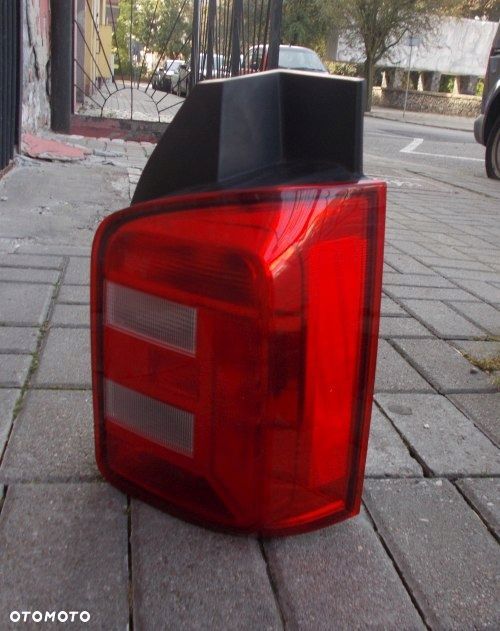VW T5 LIFT 2009-2015 DRZWI PRAWA TYLNA LAMPA ORYGINAŁ - 2