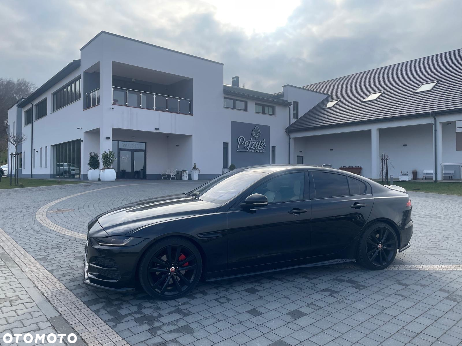 Jaguar XE 2.0 D180 HSE - 2