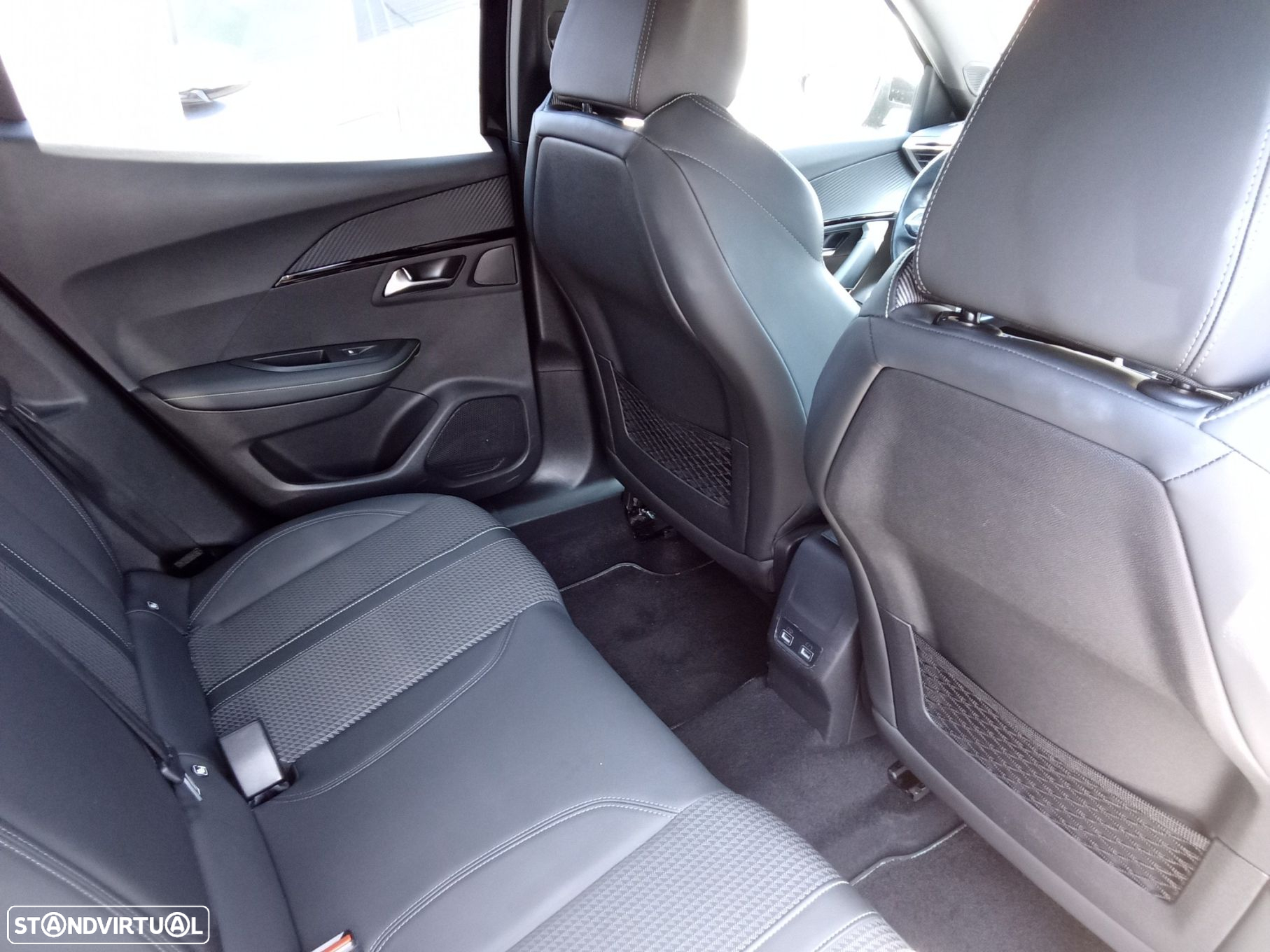 Peugeot 2008 1.5 BlueHDi GT Line - 27