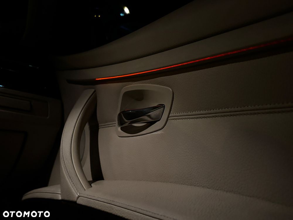 BMW Seria 3 325i - 39