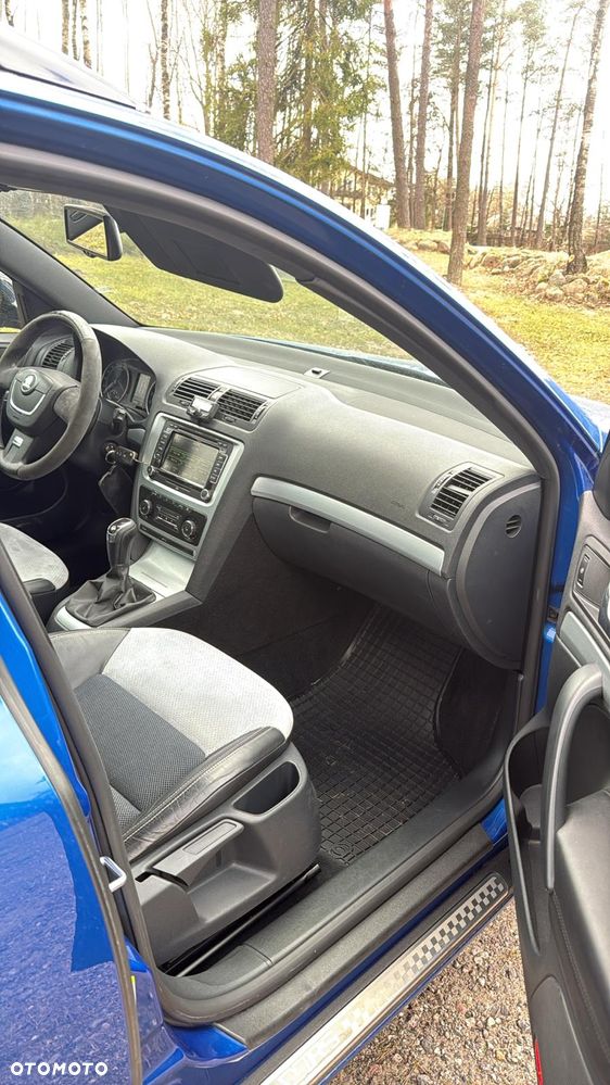 Skoda Octavia 2.0 TDI CR DPF RS - 10