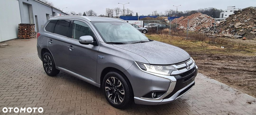 Mitsubishi Outlander 2.0 4WD Plug-In Hybrid Plus - 7