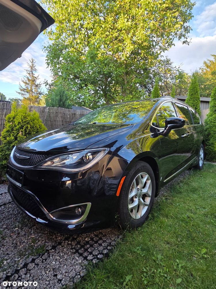 Chrysler Pacifica - 2