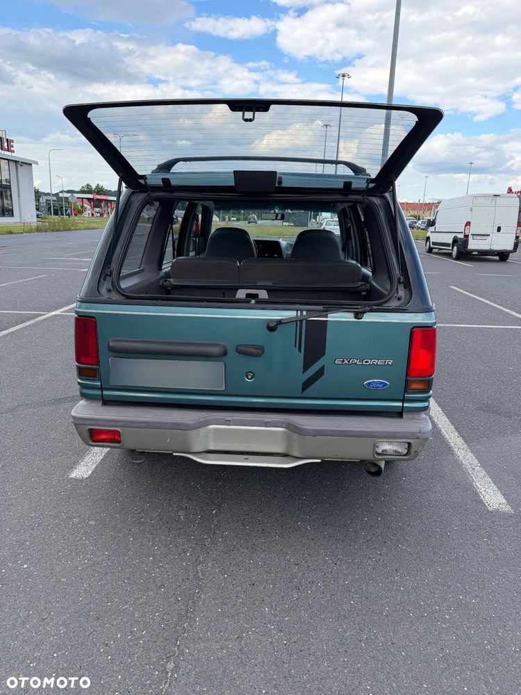 Ford Explorer Standard - 14