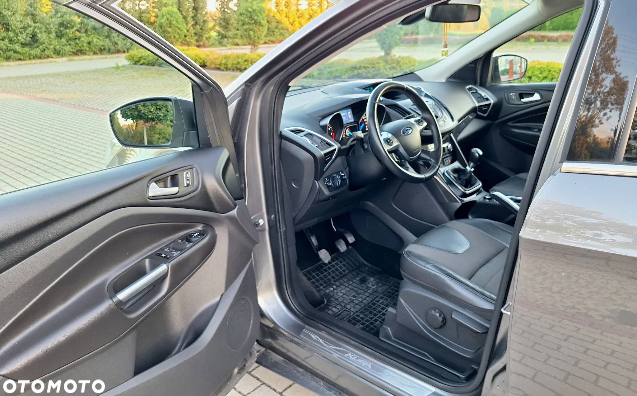 Ford Kuga 1.6 EcoBoost 2x4 Titanium - 11
