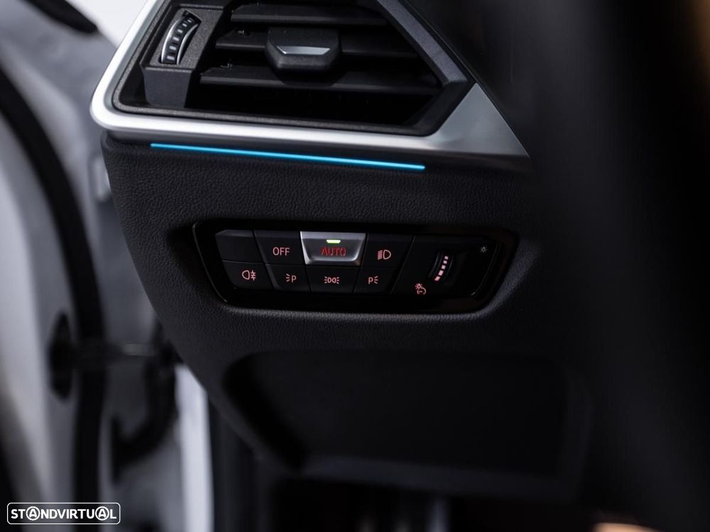 BMW 320 e Pack Desportivo M Auto - 19