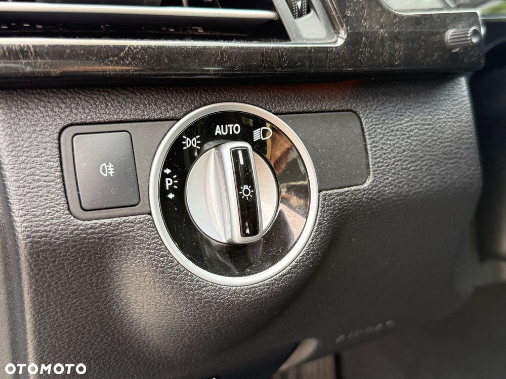 Mercedes-Benz Klasa E 220 CDI BlueEff Avantgarde - 26