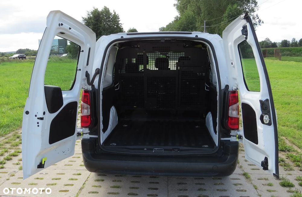 Toyota ProAce City 1.5 HDI Long Brygadówka 5 osób - 18
