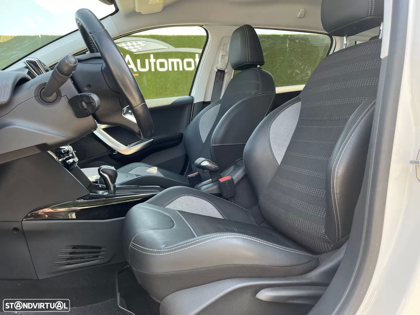 Peugeot 2008 1.2 PureTech Allure EAT6 - 10