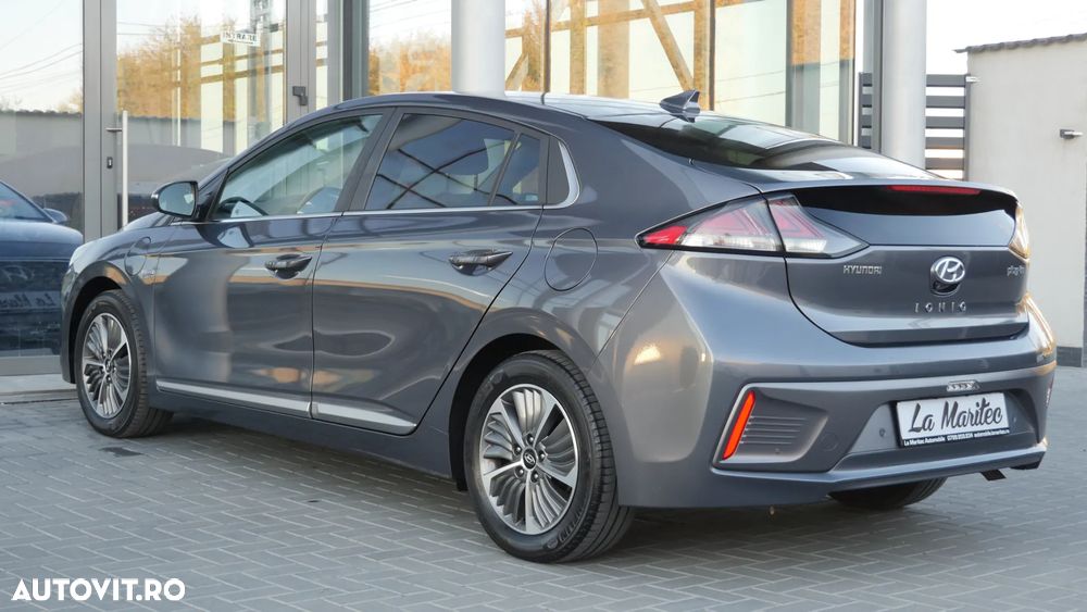 Hyundai IONIQ - 8
