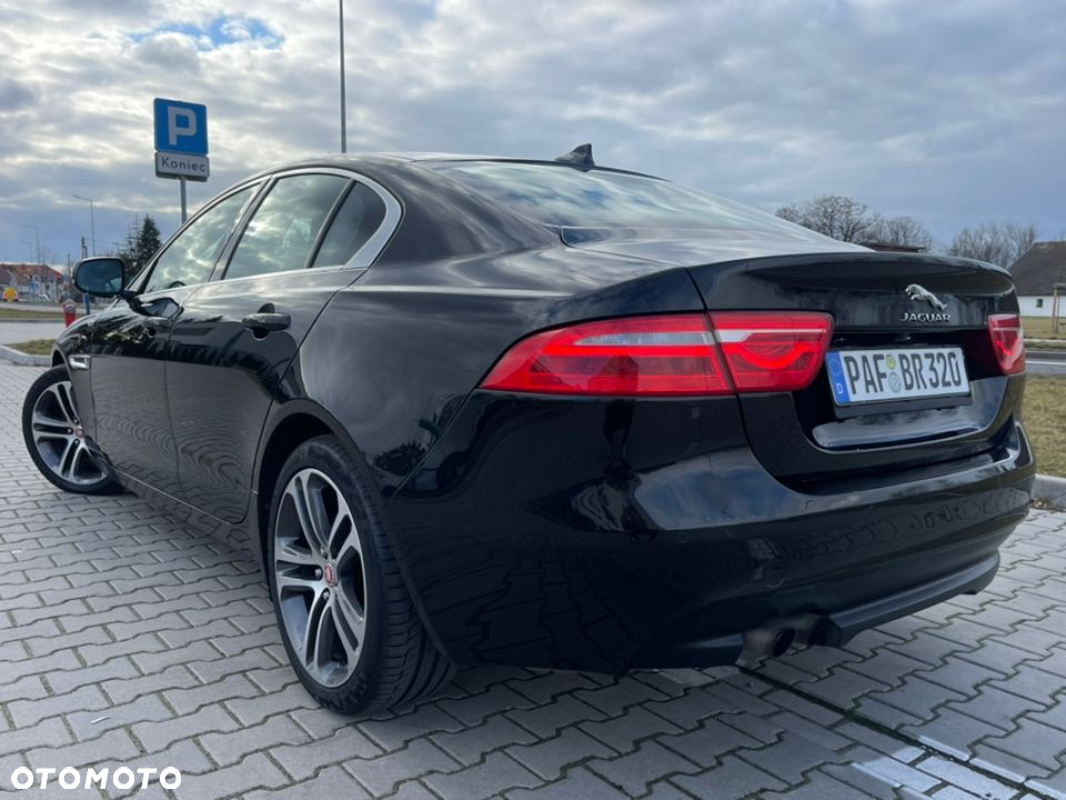Jaguar XE 2.0 D AWD Prestige - 11