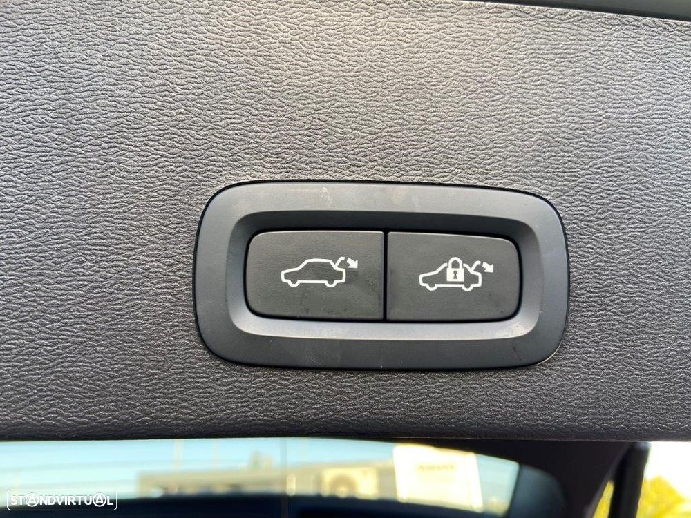 Volvo XC 40 2.0 B3 Core - 16