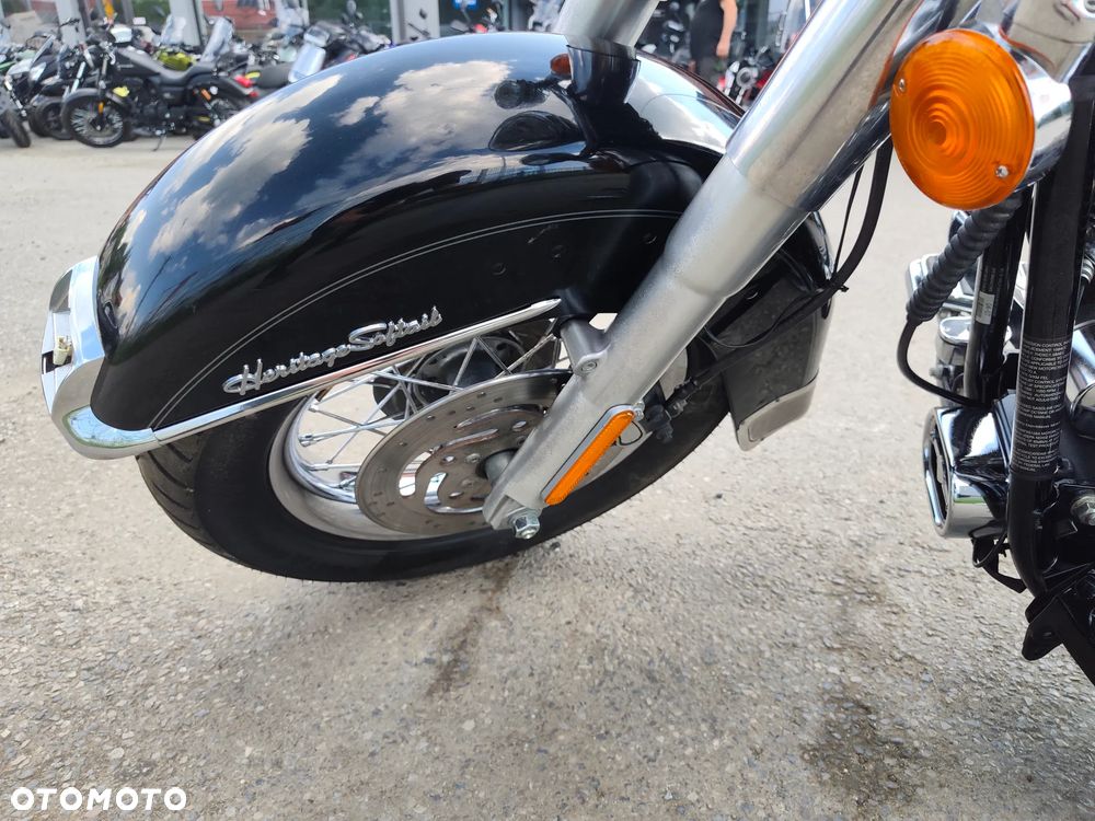Harley-Davidson Softail Heritage Classic - 36