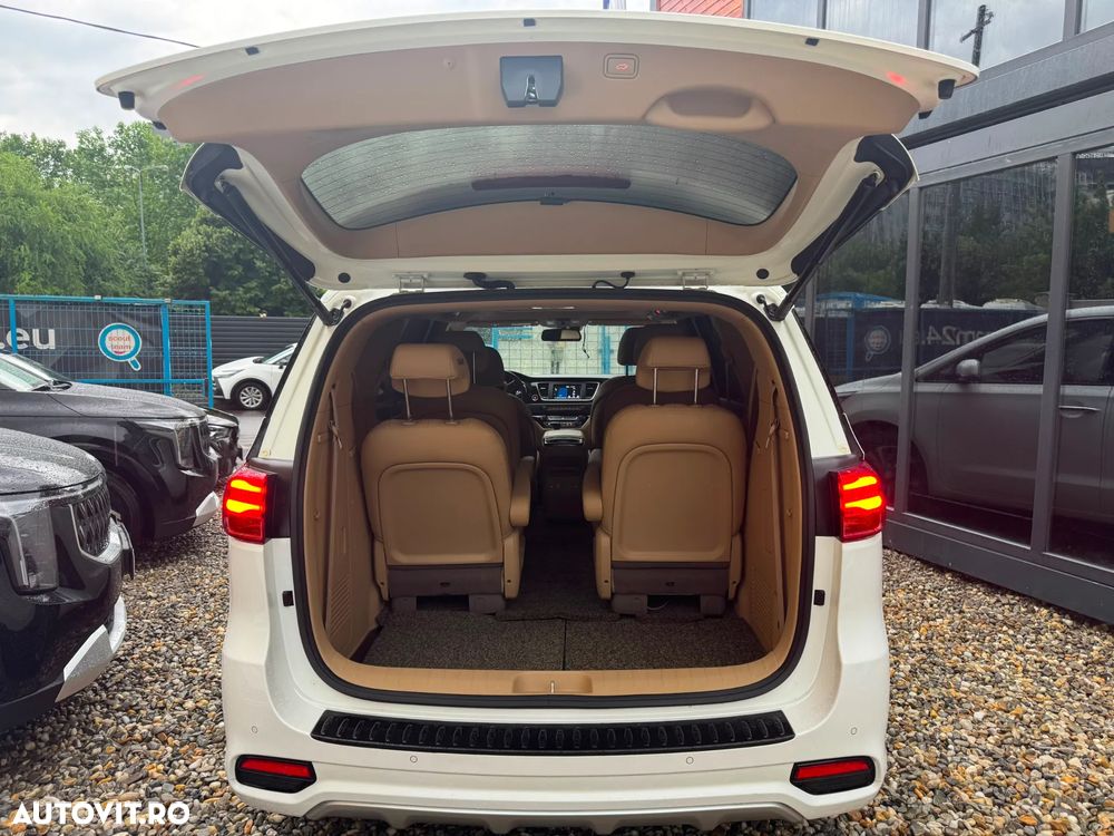 Kia Carnival - 16