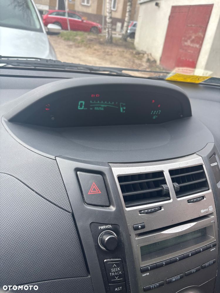 Toyota Yaris 1.0 Entry - 12