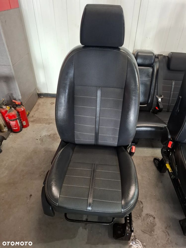 Fotele przód kanapa tył Ford Kuga Mk1 półskóra 2012 rok brak poduszek w fotelach - 2