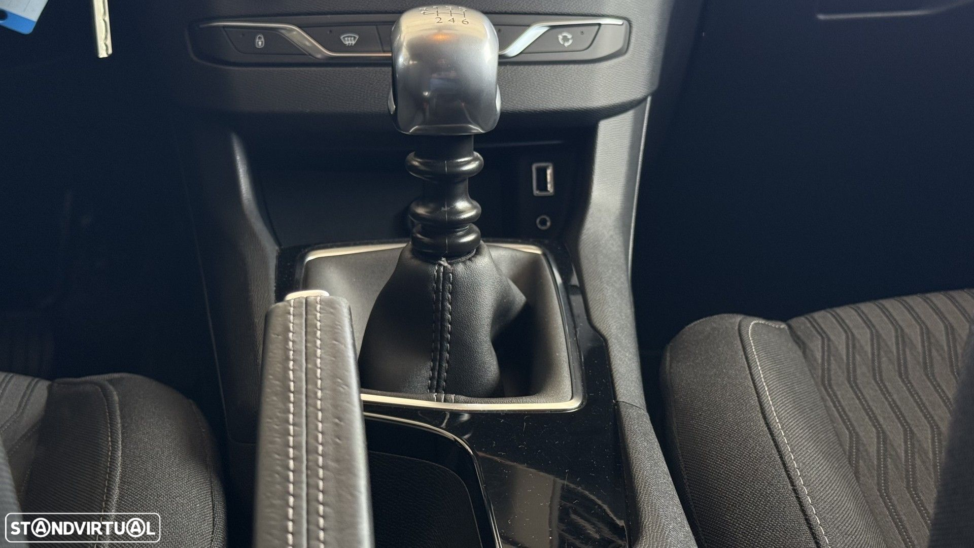 Peugeot 308 1.2 PureTech Allure J17 - 17