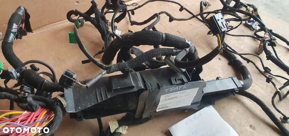 Wiązka instalacja silnika kabiny Renault Trafic III Vivaro B 1.6 DCI CDI 93460519 240141985R - 12