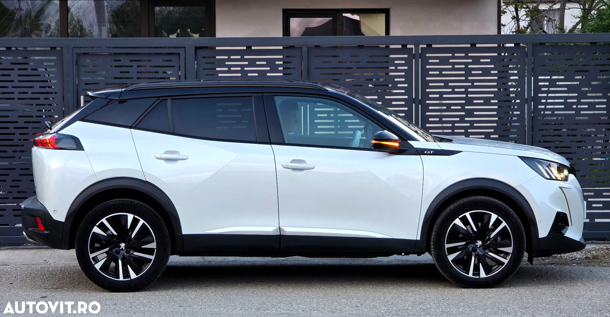 Peugeot 2008 PureTech 155 EAT8 GT Pack - 10