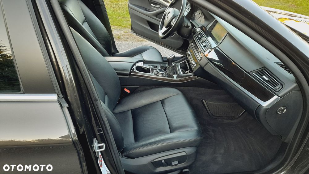 BMW Seria 5 520d Touring - 13