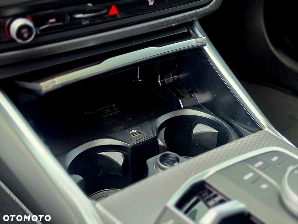 BMW Seria 3 320i xDrive M Sport - 28