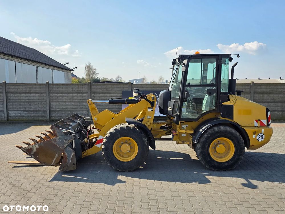 Caterpillar 908H2, 2014 ROK, 5700 MTH, ŁYŻKA OTWIERANA + WIDŁY - 2