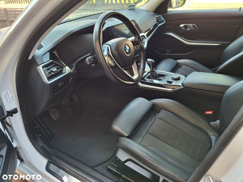 BMW Seria 3 318i - 19