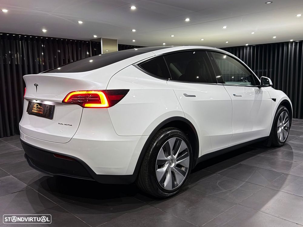 Tesla Model Y Long Range Dual Motor AWD - 8