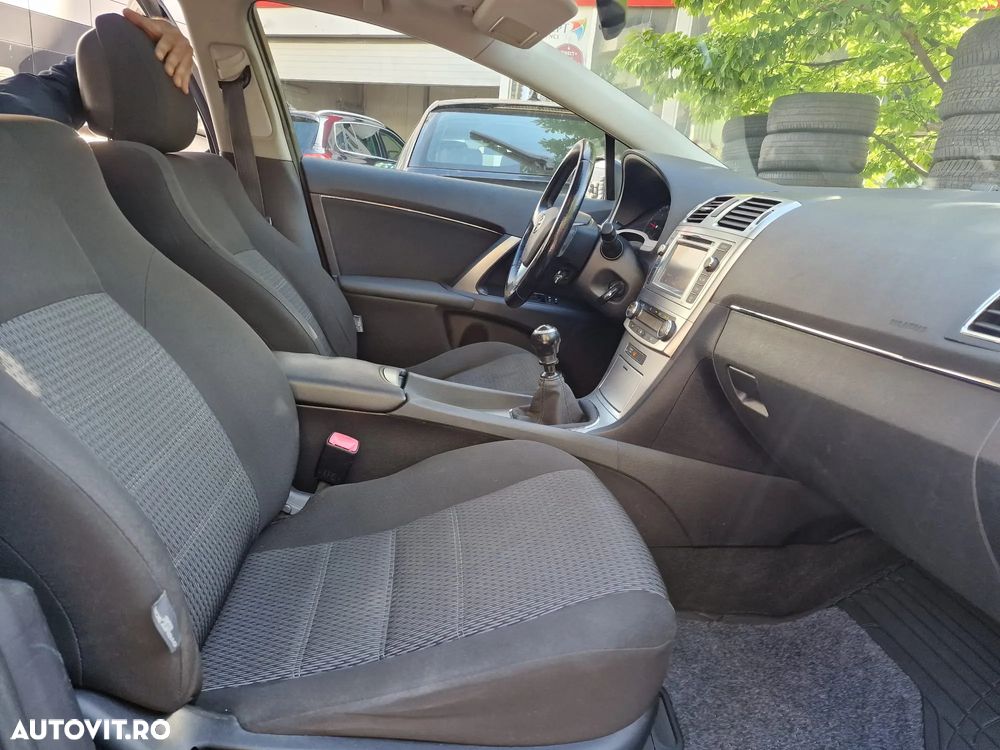 Toyota Avensis 2.2 D-4D Station Sol - 8