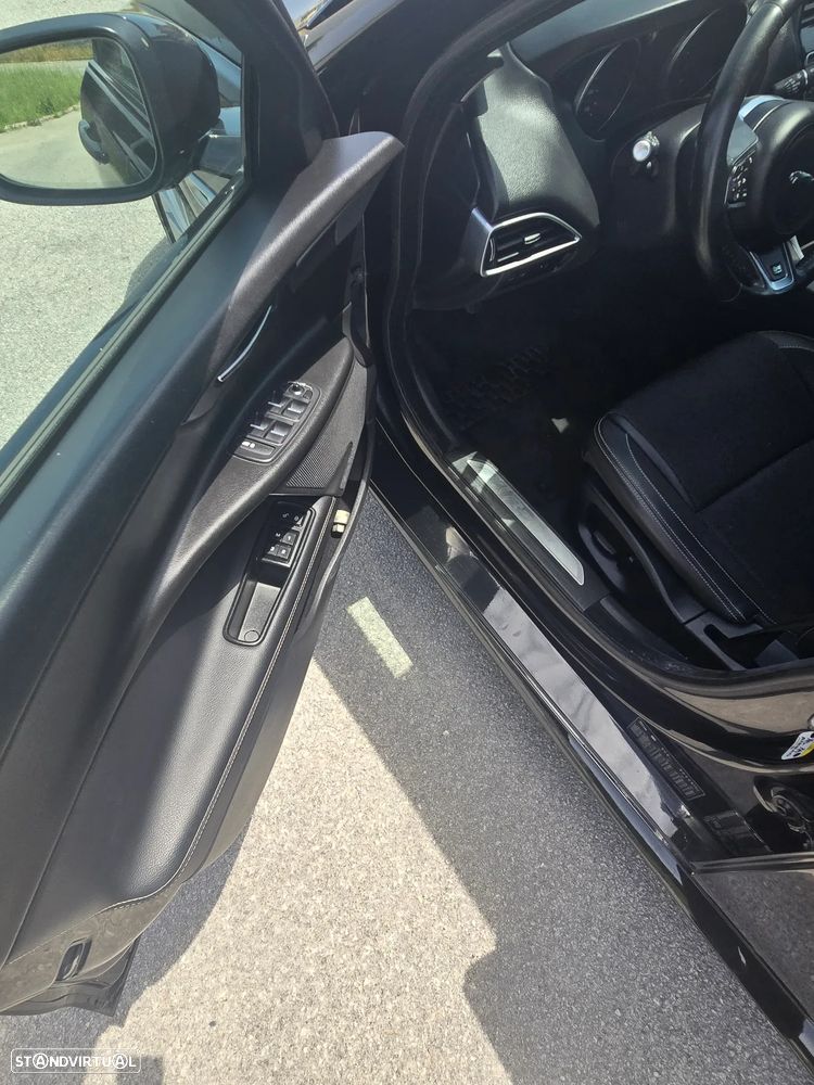 Jaguar XE 2.0 D R-Sport - 20
