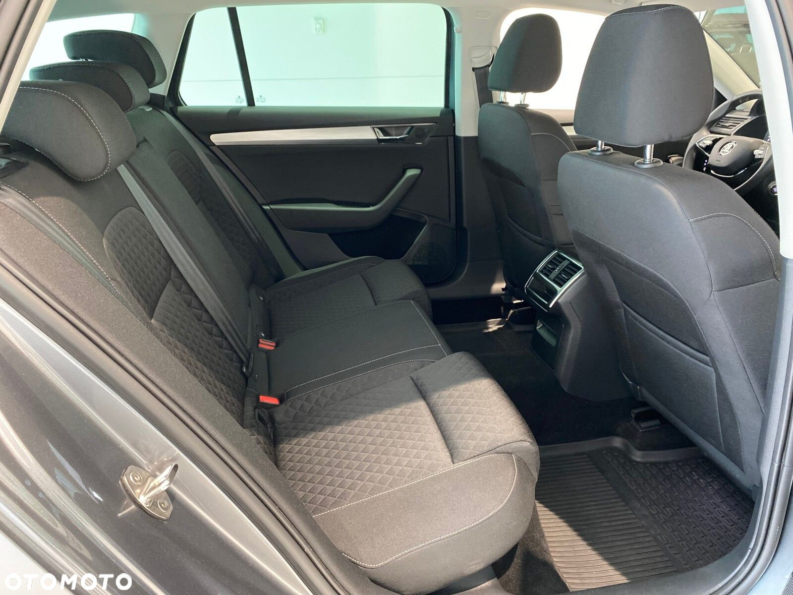 Skoda Superb 1.5 TSI Ambition DSG - 17
