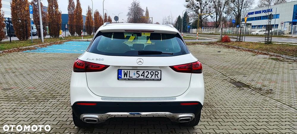 Mercedes-Benz GLA 200 Business Edition - 5