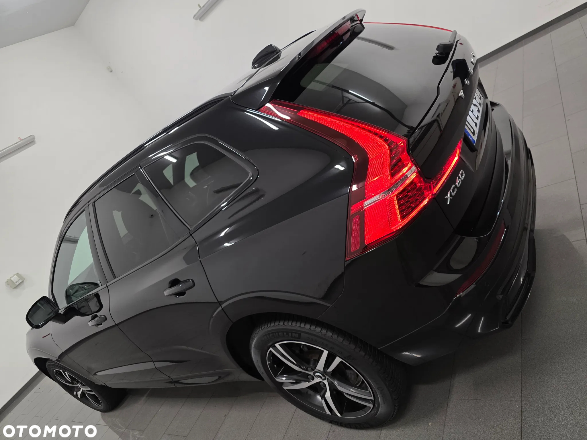 Volvo XC 60 B4 D AWD Plus Dark - 34