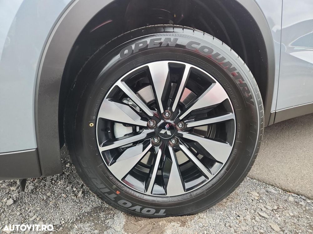 Mitsubishi Outlander 2.4 4WD Plug-In Hybrid Plus - 7