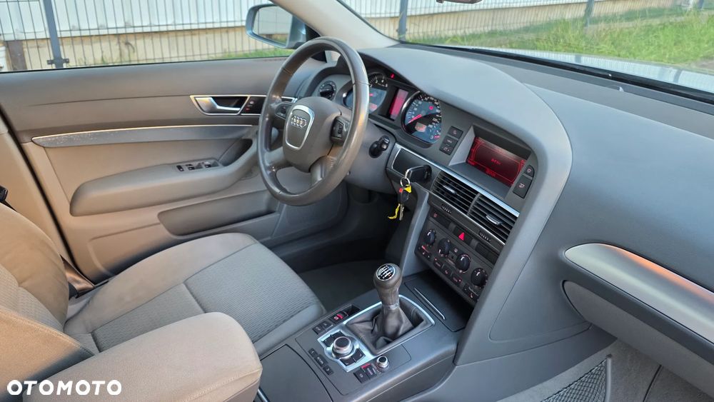 Audi A6 Avant 2.4 - 10