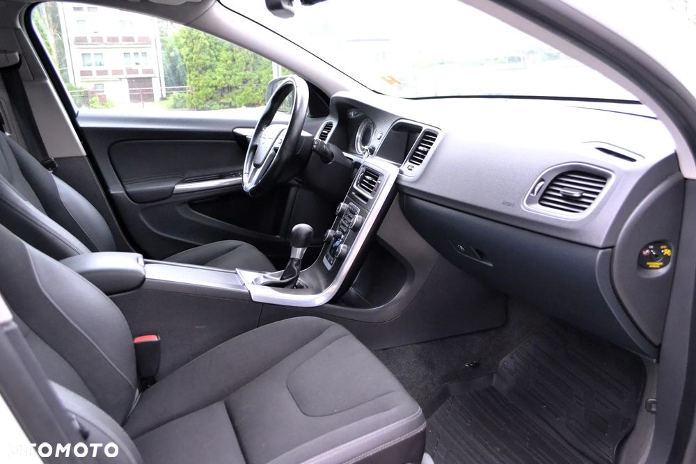 Volvo V60 DRIVe Momentum - 9
