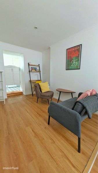 ARRENDA-SE T1 Mobilado com Pátio na Graça - Grande imagem: 3/12