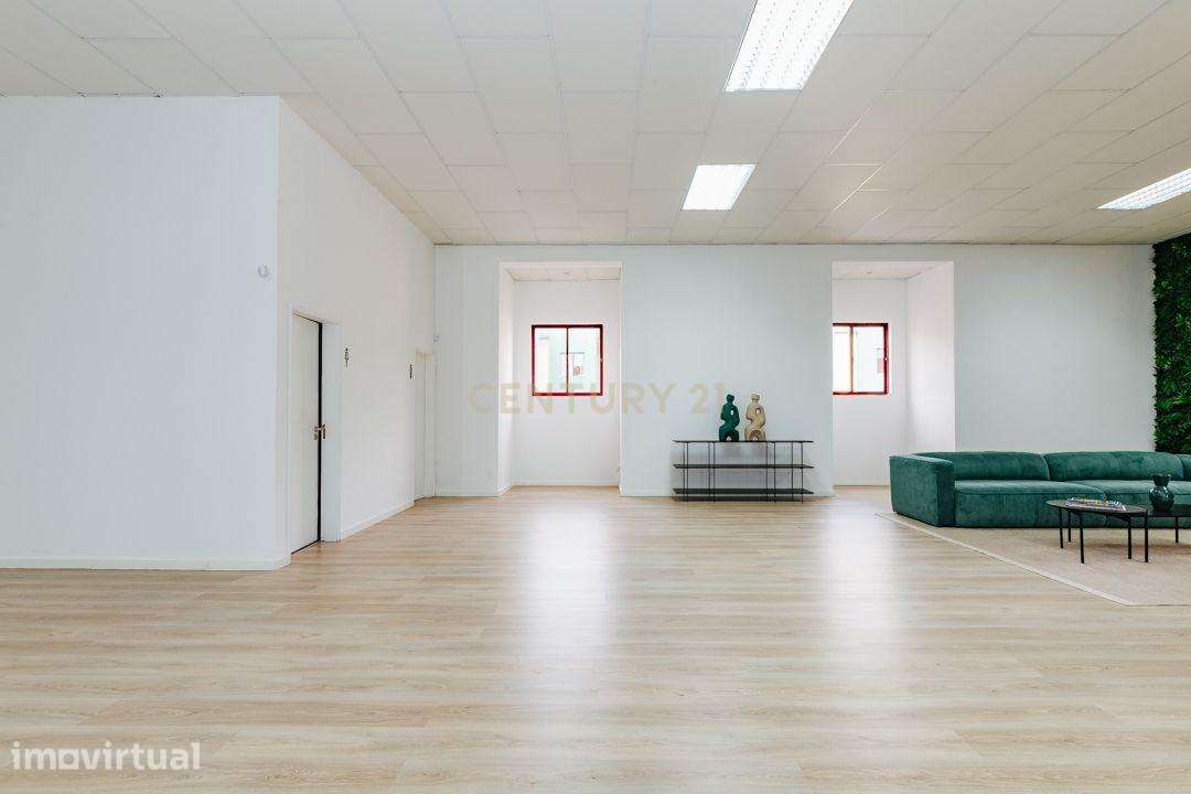 Espaço comercial/escritório à venda na Amadora - Grande imagem: 2/17