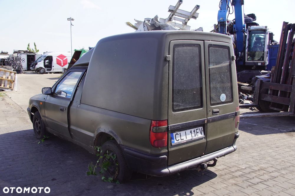 Auto na części - Skoda Felicia Pickup 1.9 D 64 KM AEF 002300041R 1998R Silnik Skrzynia Drzwi Szyba Maska Lampa Lusterko Deska Kokpit Sterownik Moduł Czujnik Fotel Licznik Kierownica - 7