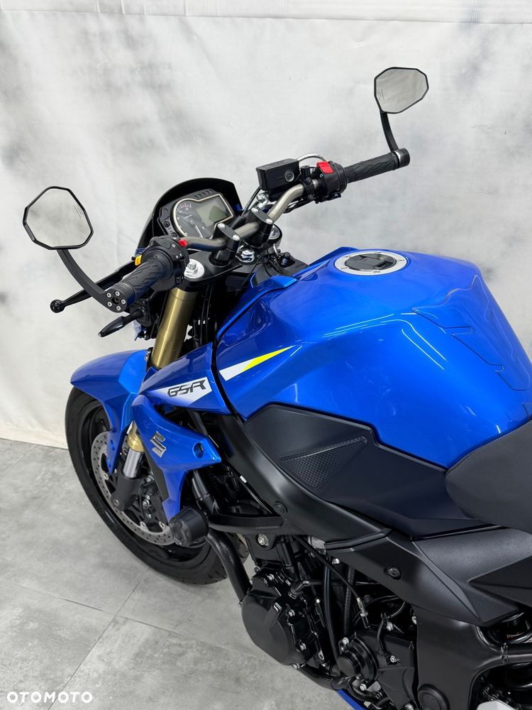 Suzuki GSR - 5