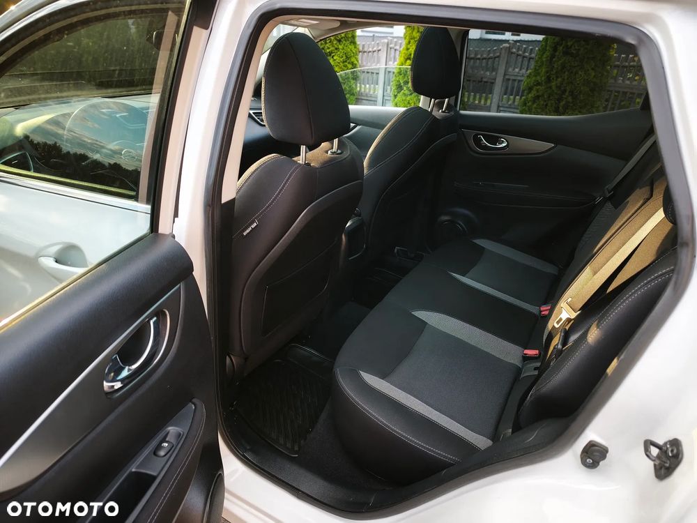 Nissan Qashqai 1.6 DIG-T N-Connecta - 27