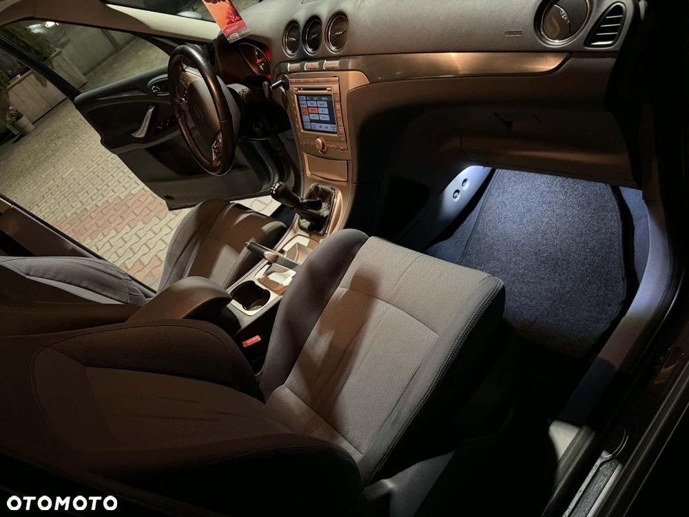 Ford S-Max - 8