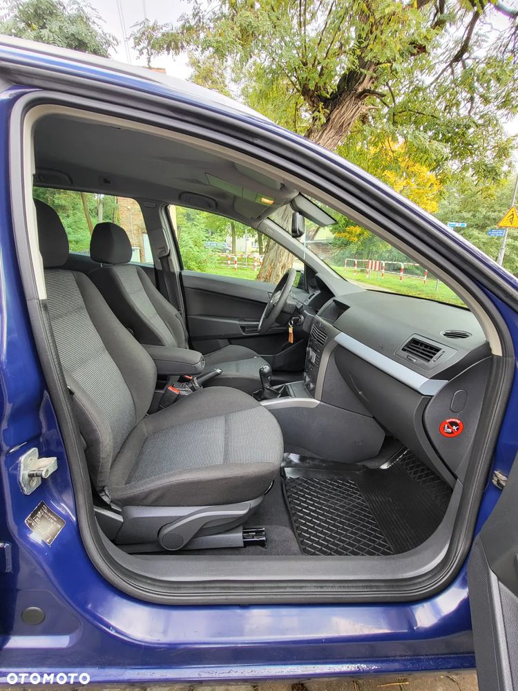 Opel Astra 1.9 CDTI DPF NAVI - 12