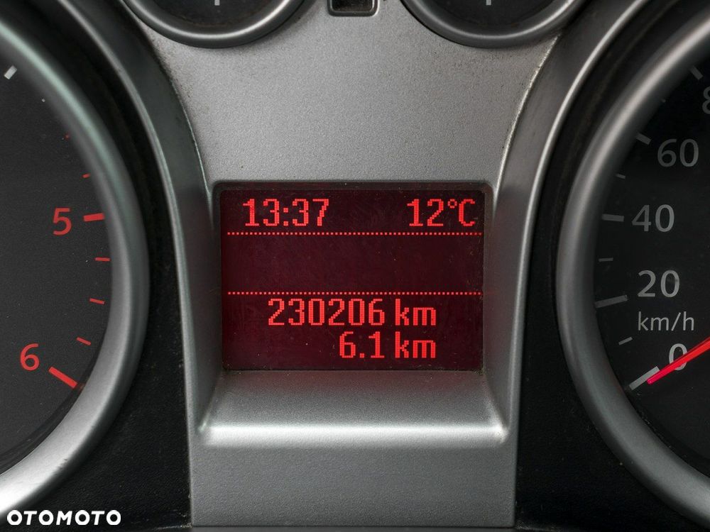 Ford Kuga 2.0 TDCi 2x4 Titanium - 16